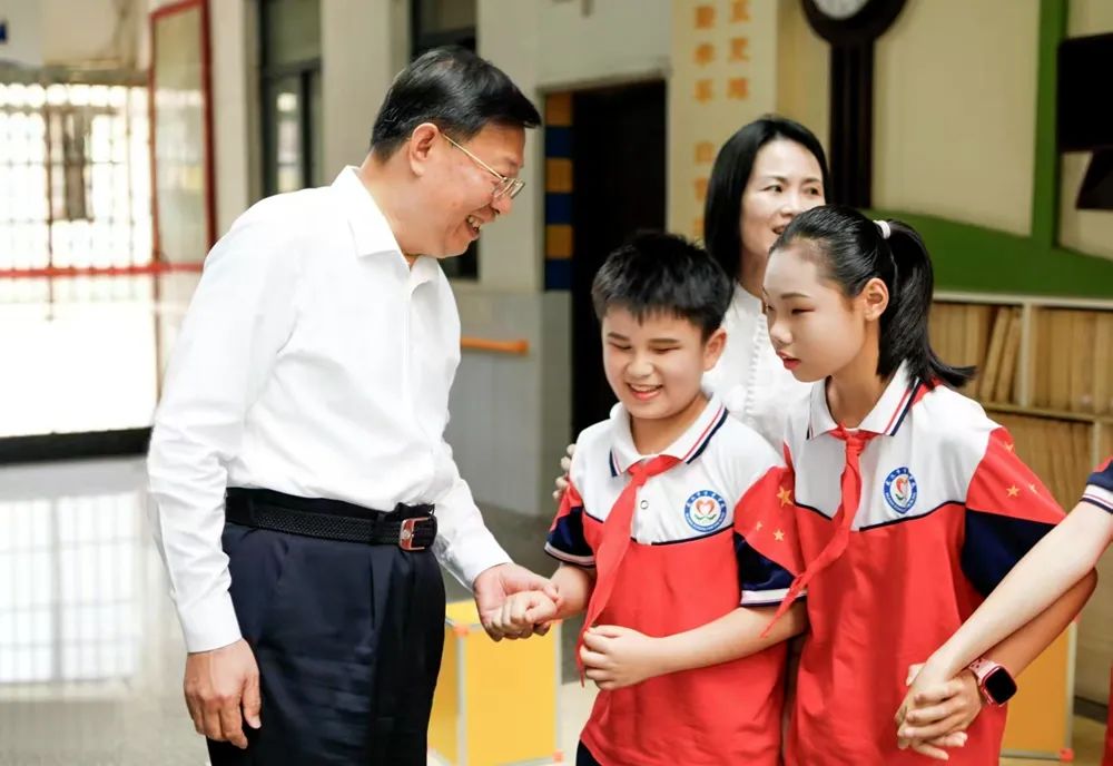 杨智调研武汉市少年儿童事业发展情况