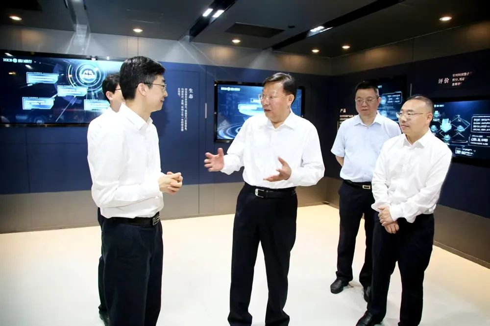 杨智调研我市金融改革和高质量发展工作