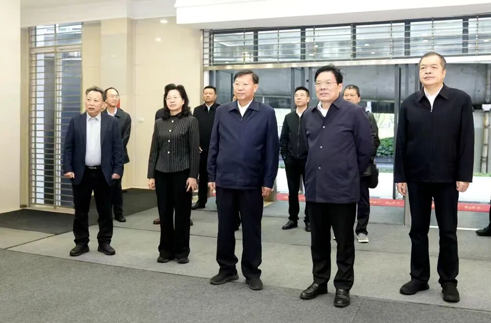 杨智调研武汉市银发经济发展情况