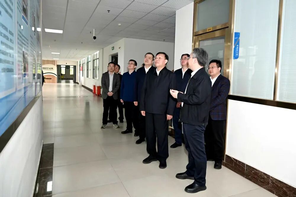 杨智赴武汉轻工大学调研并走访看望党外政协委员