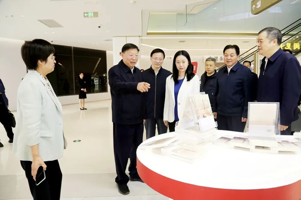 杨智调研《全民阅读促进条例》落实情况并参加委员读书交流活动