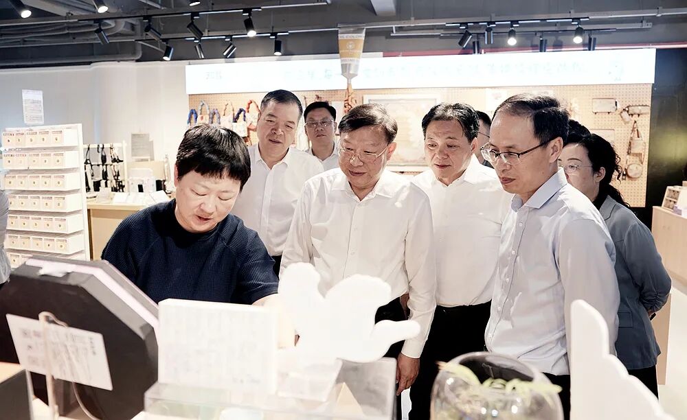 杨智调研加快建设“一桥两山”文旅核心区工作