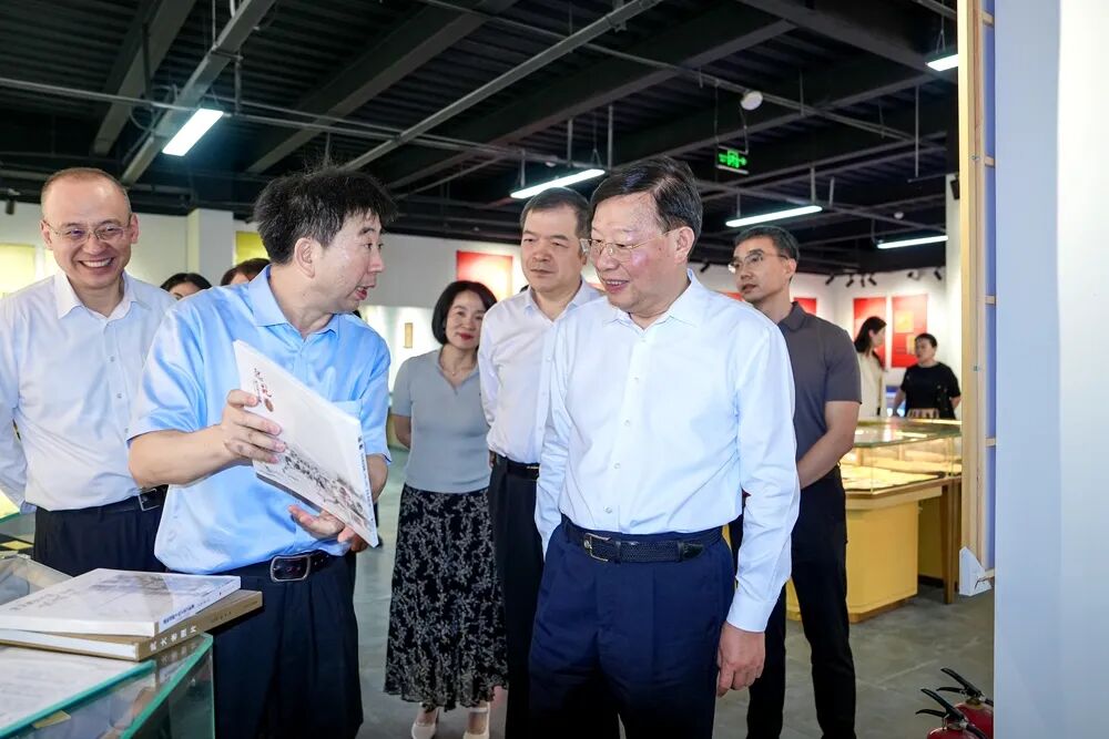 杨智调研武汉茶产业发展情况
