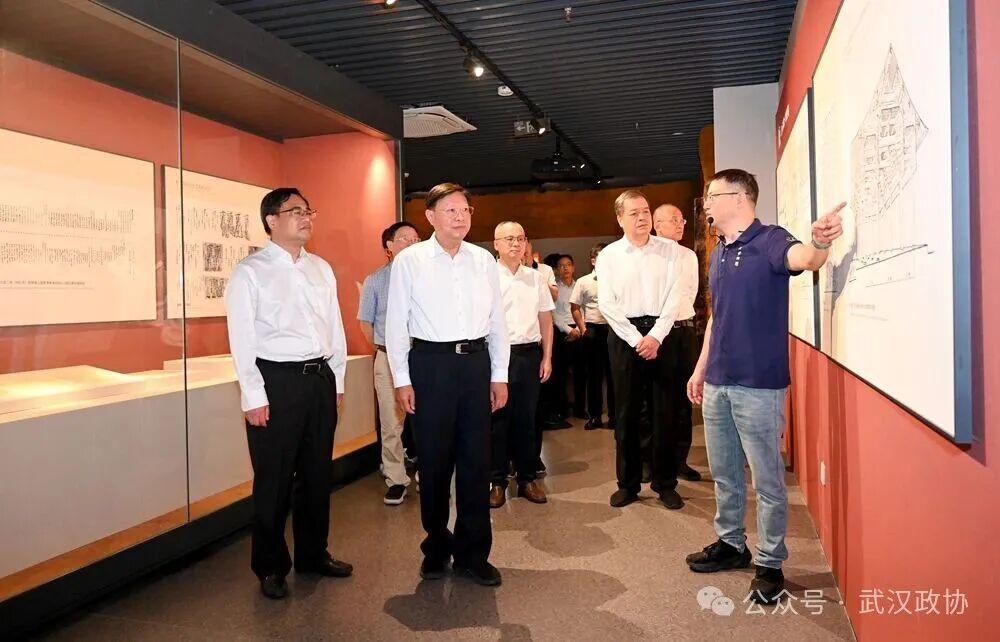 杨智走访看望教师委员和政协智库专家